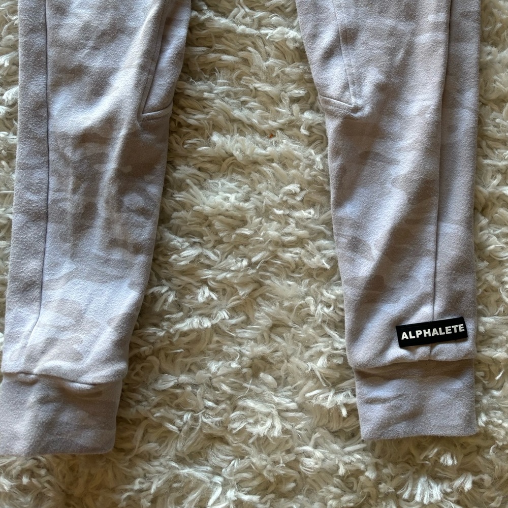ALPHALETE white camo joggers XS